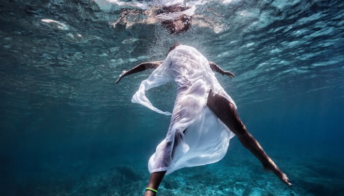 La mujer y el elemento agua